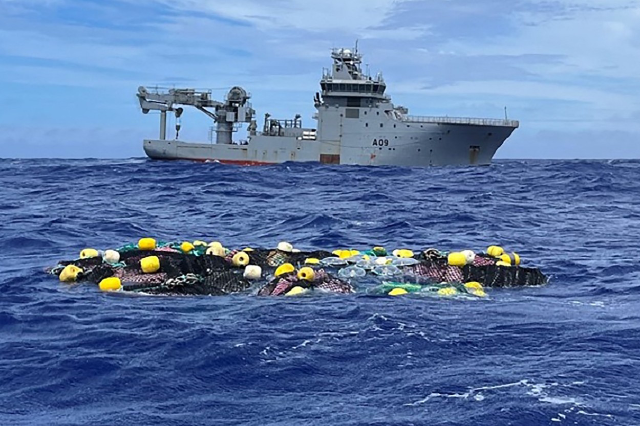 GALERIE FOTO Cea mai mare captură de droguri din Noua Zeelandă. 3,2 tone de cocaină pluteau în ocean