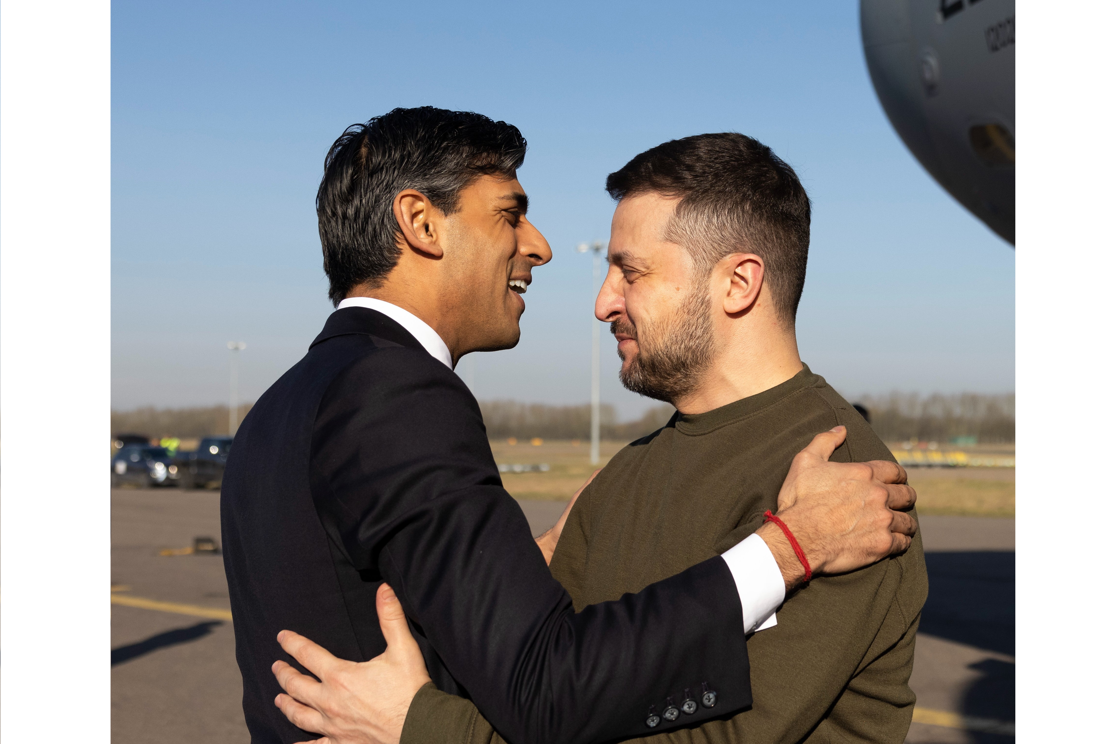 Zelenski a ajuns la Londra într-o vizită surpriză. Va discuta cu regele Charles, cu premierul Rishi Sunak și se va adresa Parlamentului