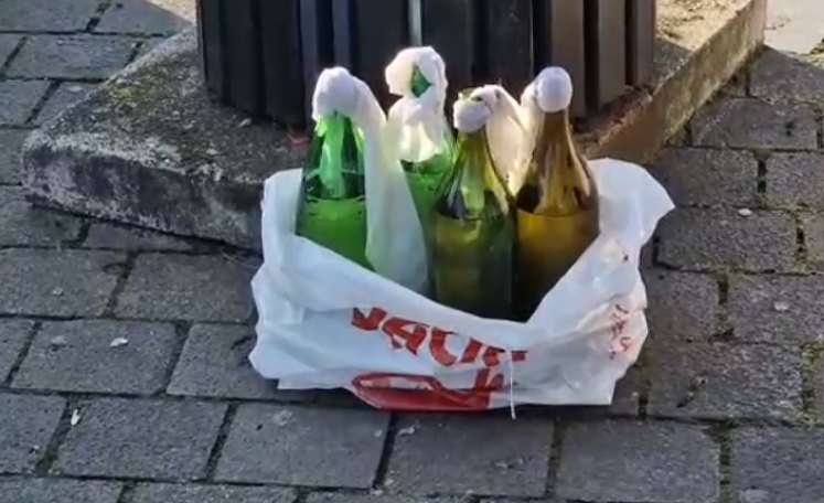 VIDEO. Cocktail-uri Molotov, găsite pe stradă, în fața Catedralei Ortodoxe din Alba Iulia