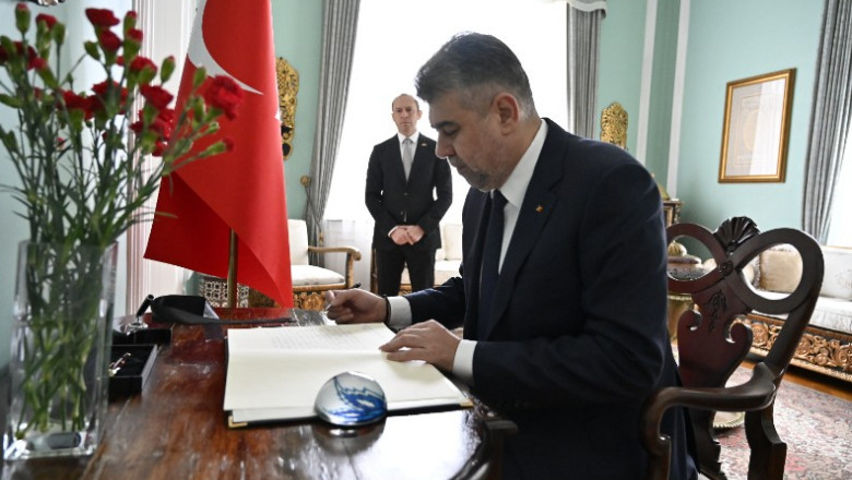 marcel ciolacu semneaza in cartea de condoleante deschisa la ambasada turciei la bucuresti