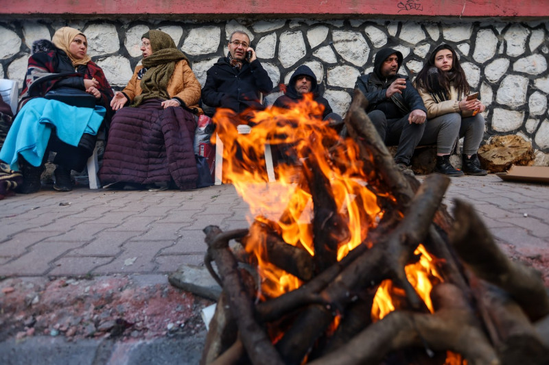 Quake 7.8 Hits Turkey-Syria: Homeless Victims