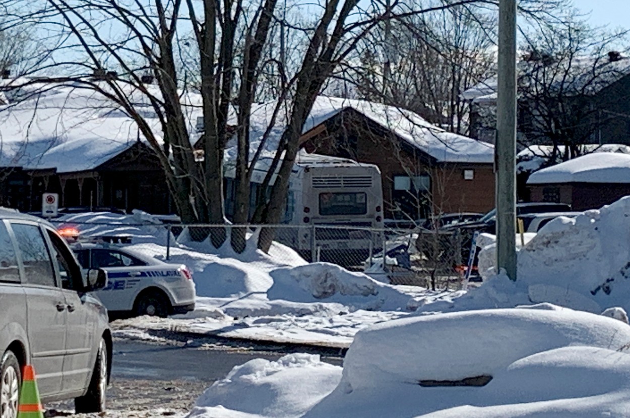 Doi copii au murit și șase sunt răniți după ce un autobuz a lovit în plin o grădiniță, în Canada