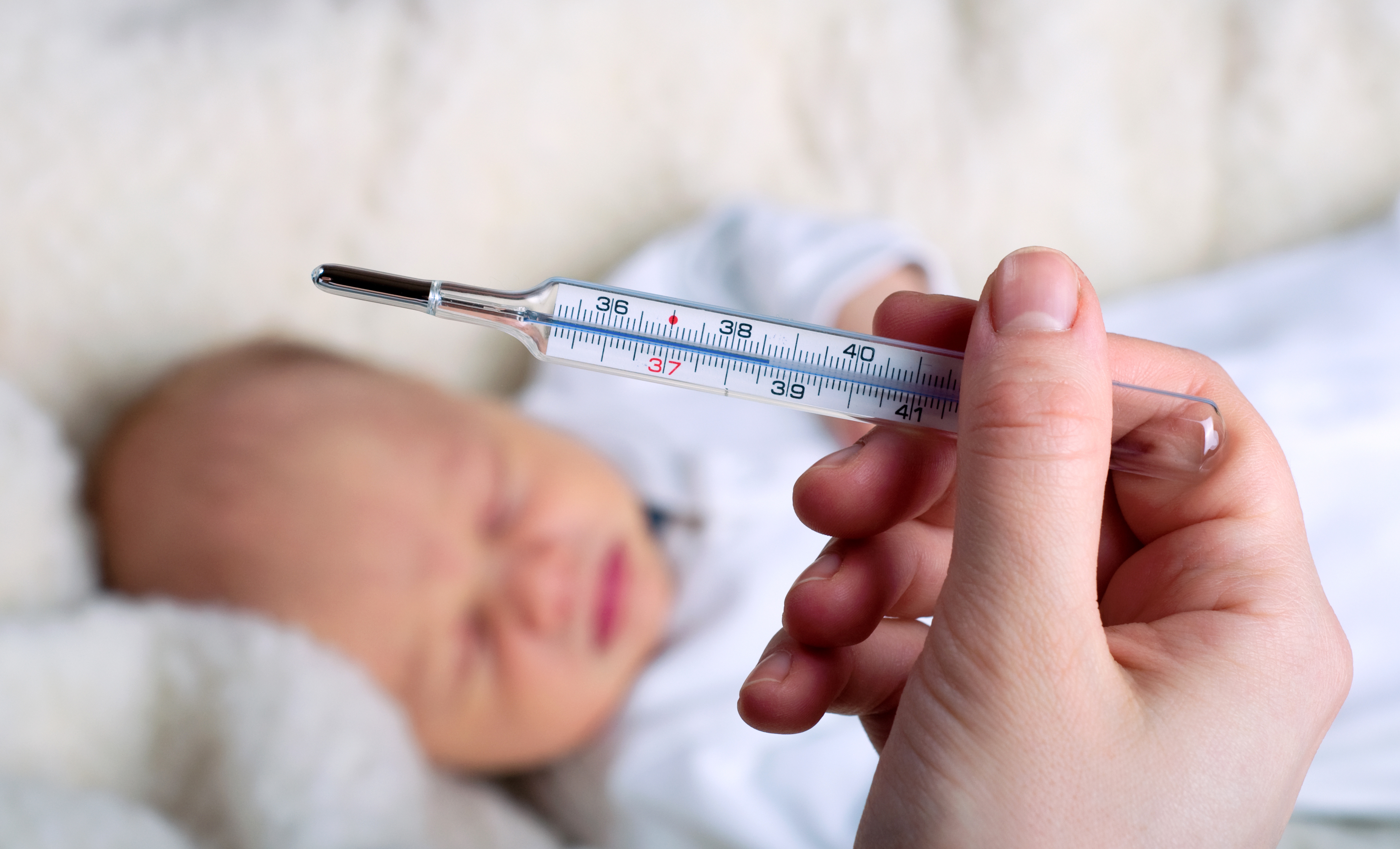 Gemeni de o lună diagnosticați cu gripă, la Timișoara. Medic: "1 din 2 pacienți cu gripă din ultima săptămână, internat"