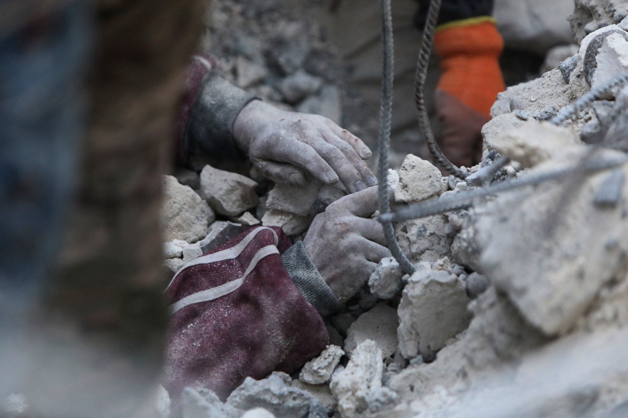 Assad îi înfometează și îi lasă să moară pe sirieni după cutremur. Dictatorul sirian și sponsorii săi ruși refuză intrarea ajutoarelor