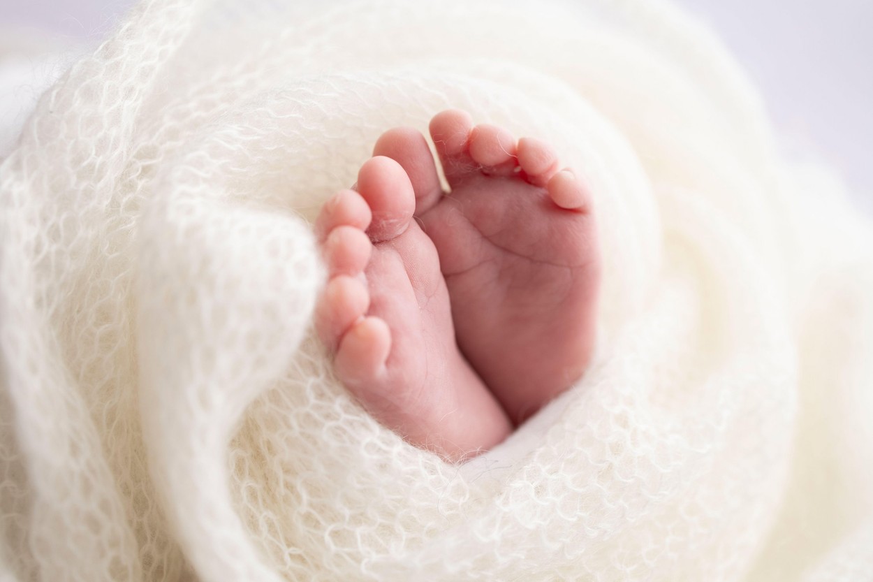 Două persoane transgender, care formează un cuplu, au devenit părinți biologici