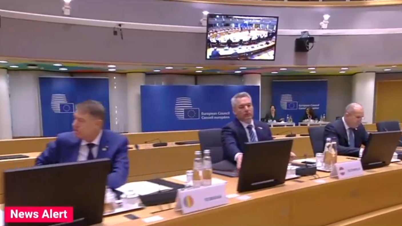 VIDEO Karl Nehammer a stat între Klaus Iohannis și președintele bulgar la Consiliul European. Problema migrației, pe agenda discuțiilor