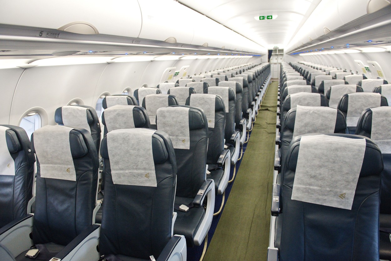 Care este cel mai sigur loc din avion, în caz de prăbuşire. Explicaţiile unui expert în aviaţie