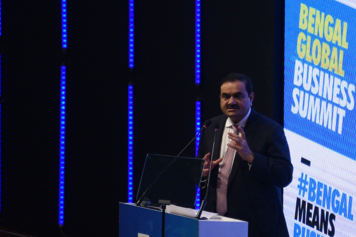 Gautam Adani a pierdut titlul de cel mai bogat om din Asia. Acţiunile sale s-au prăbuşit la bursă