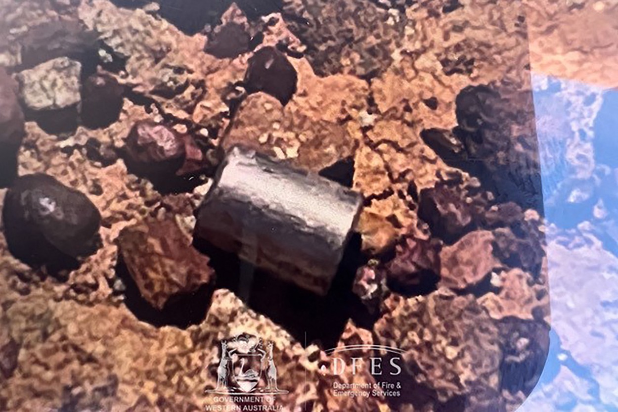 Cum arată capsula radioactivă de 8 milimetri pierdută pe drum, în Australia. A fost găsită după 8 zile cu ajutorul detectoarelor