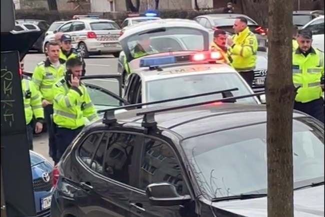 Cursă nebună pe șosele, în Timișoara. Un șofer drogat și fără permis a lovit 7 mașini, în timp ce fugea de polițiști