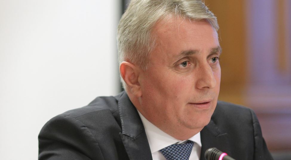 USR şi Forţa Dreptei au depus moțiune simplă împotriva lui Bode: Refuză să îşi asume responsabilitatea pentru propriile fapte