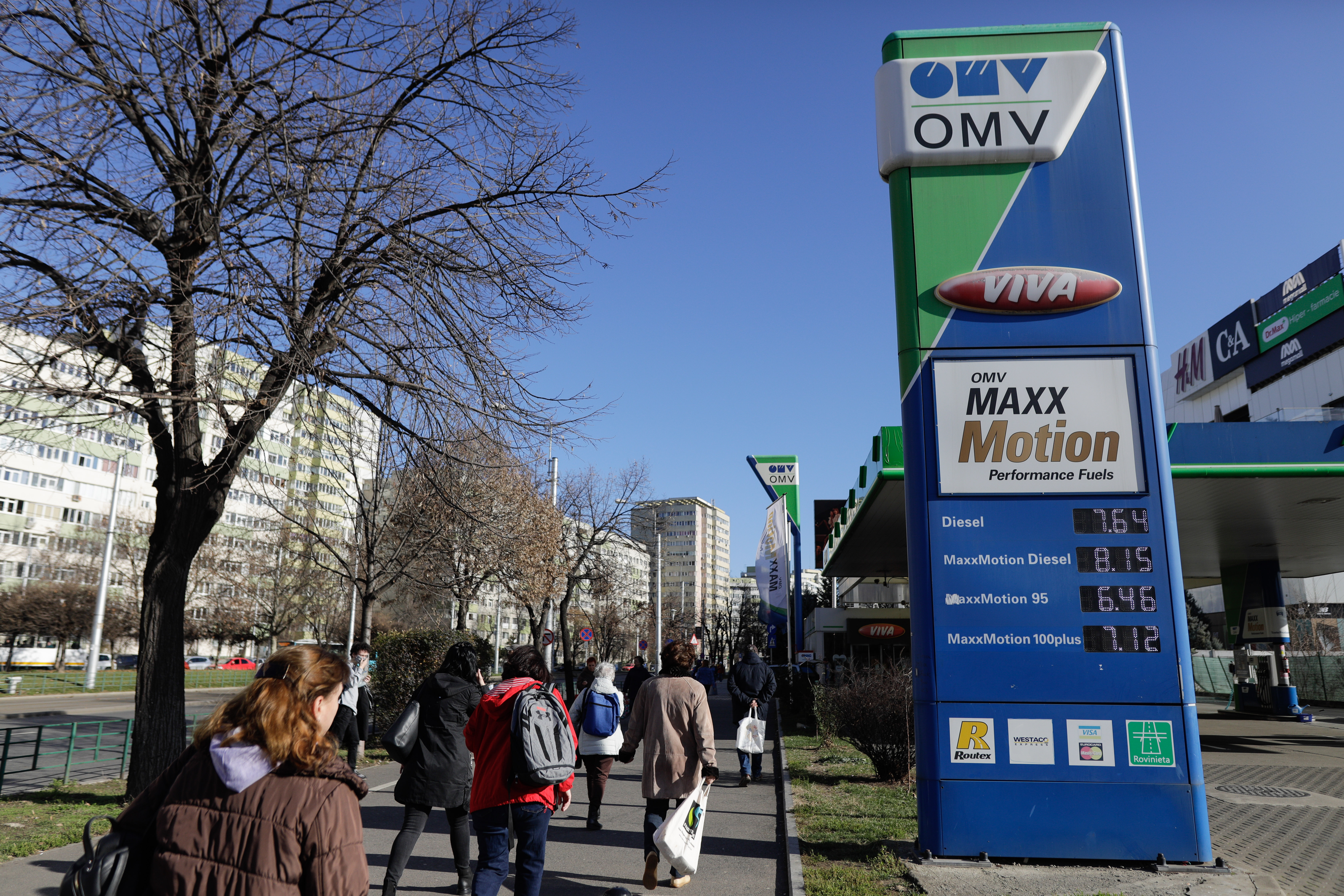 Prima scumpire la pompă în România, din cauza războiului din Orientul Mijlociu. Cât costă un litru de benzină și de motorină