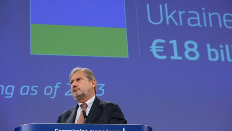 Brussels, Belgium. 09th Nov, 2022. European Commissioners Valdis DOMBROVSKIS and Johannes HAHN give a press conference on the Commission's plan to provide regular financial support to Ukraine in Brussels, Belgium on Nov. 9, 2022. Credit: ALEXANDROS MICHAI