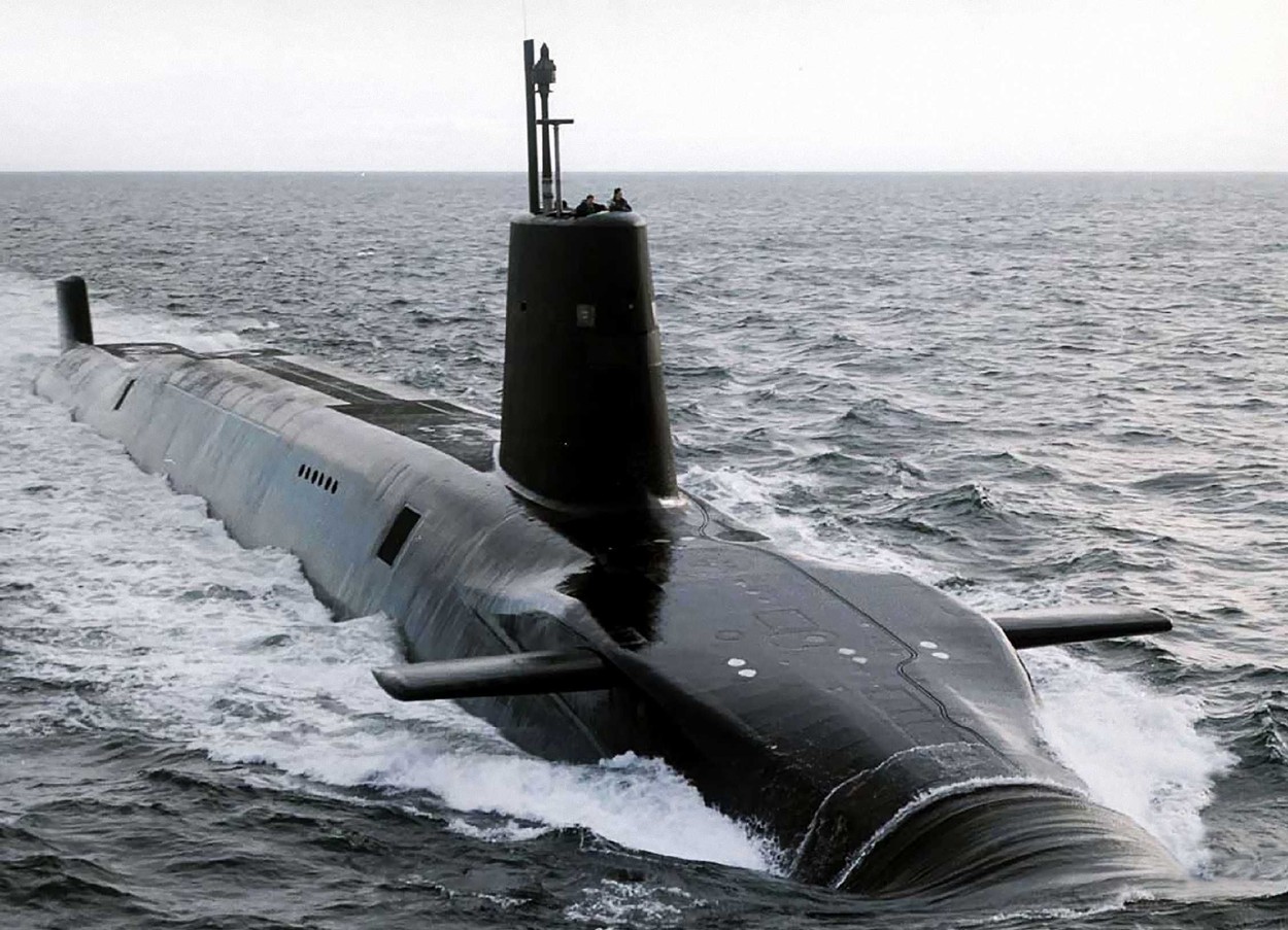 Șuruburile rupte din camera reactorului submarinului nuclear britanic HMS Vanguard au fost lipite cu superglue