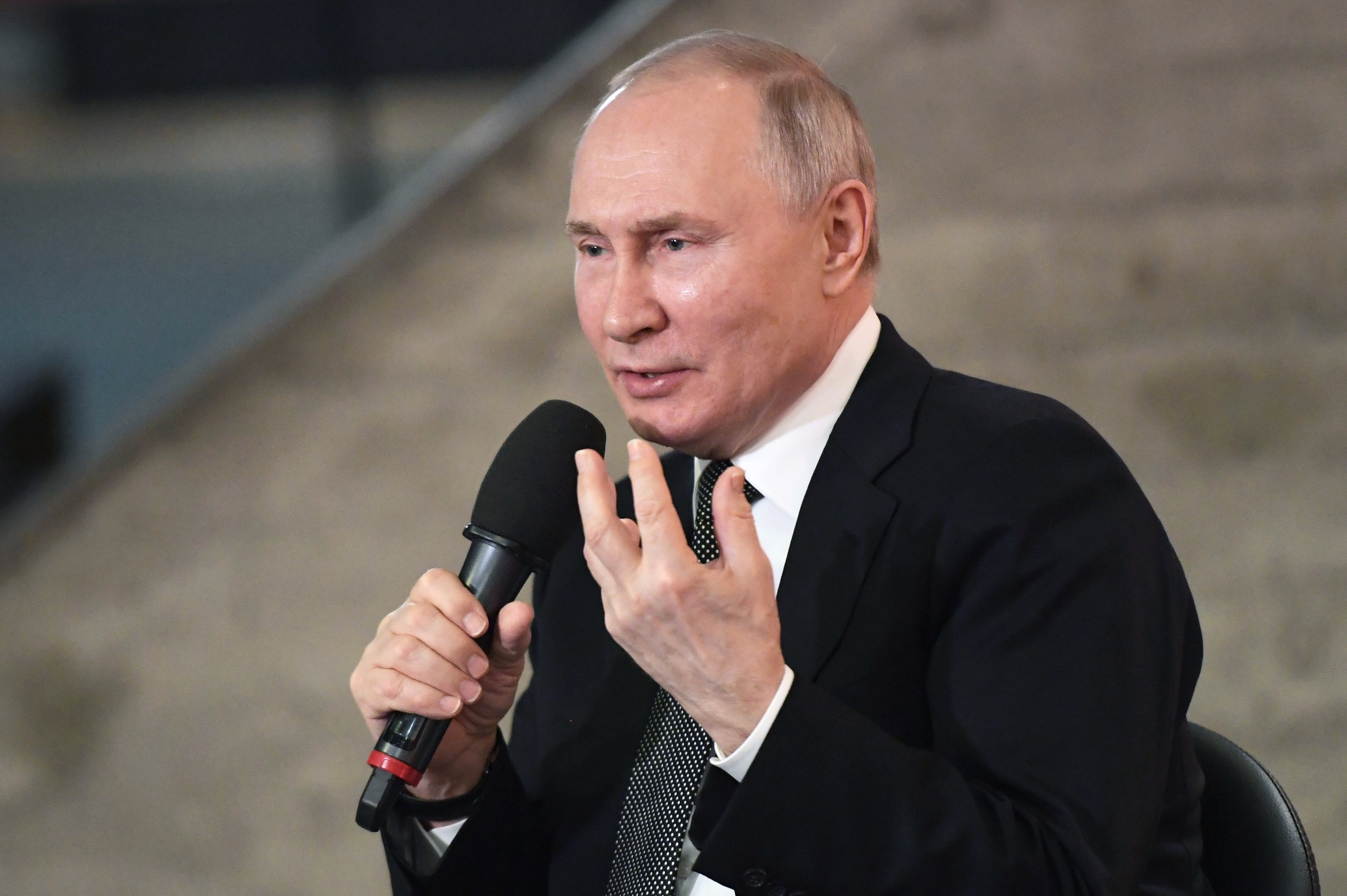 Putin: După 80 de ani, suntem din nou amenințați de tancurile germane