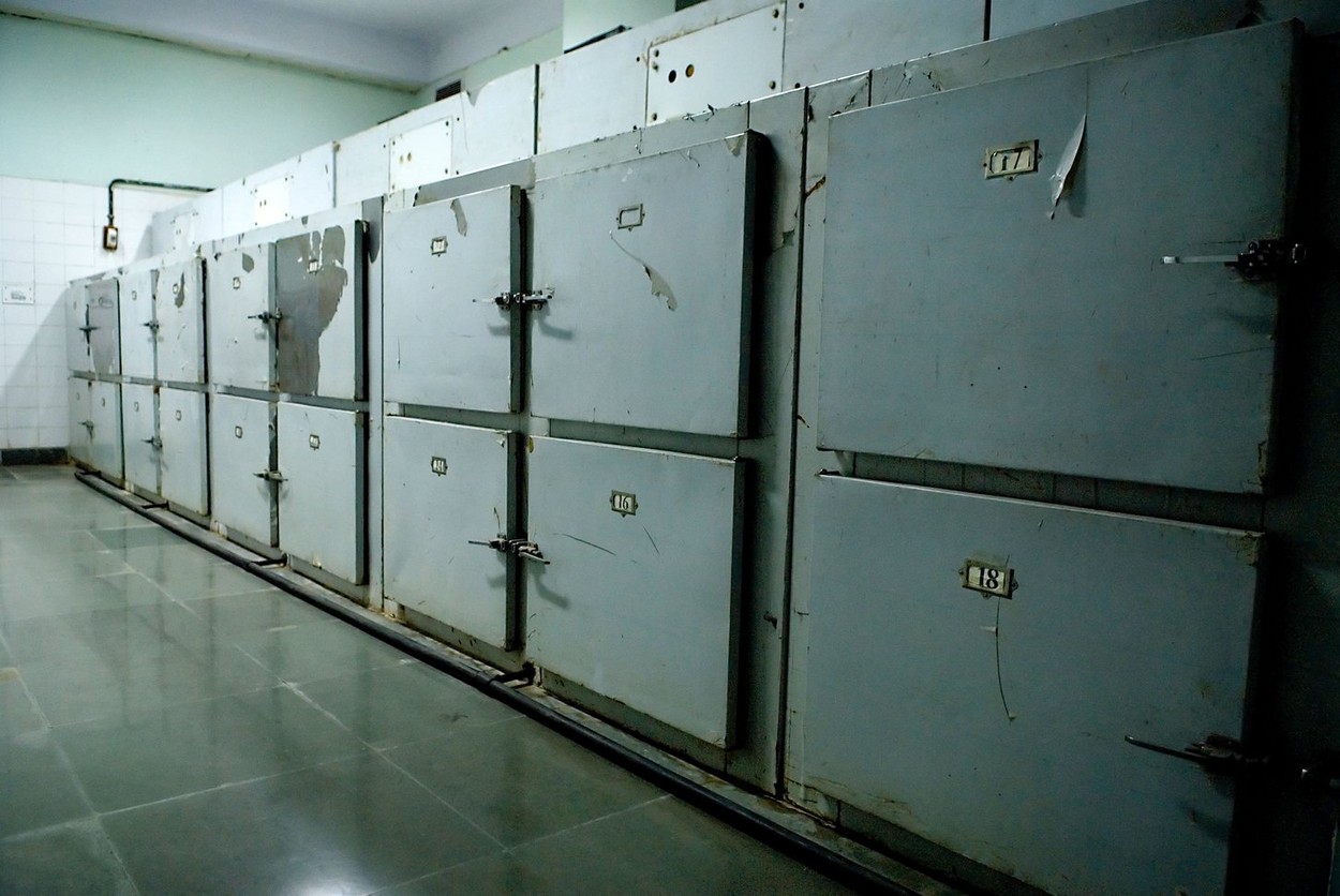 O pacientă din SUA trimisă la casa mortuară a fost găsită vie în sacul cu fermoar închis: "Se chinuia să respire"