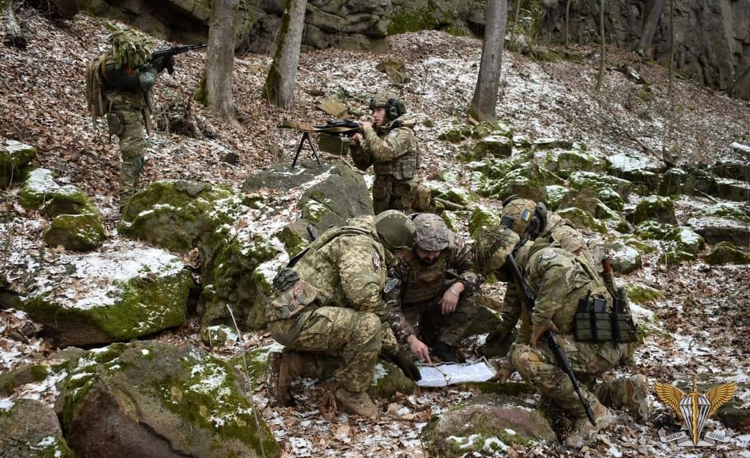 Rusia și-a retras aproape toate trupele din Belarus. Zelenski s-a întâlnit cu generalii săi pentru a discuta despre contraofensivă