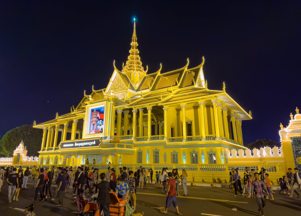 Misterul prinţului cambodgian care „a reapărut” după ce fusese considerat mort. Familia regală l-a găsit pe Facebook, în Suedia
