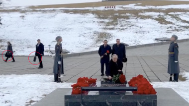 Vladimir Putin la mormântul soldaților de la Volgograd