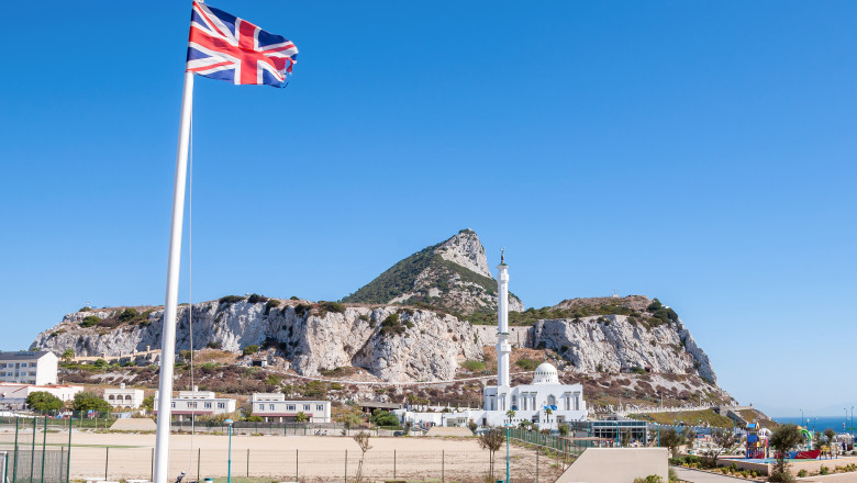 steagul Regatului Unit fluturând în Gibraltar