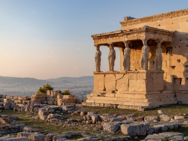 Επίμαχη απόφαση: Η ελληνική βουλή ψήφισε νόμο που ανησυχεί τους αρχαιολόγους