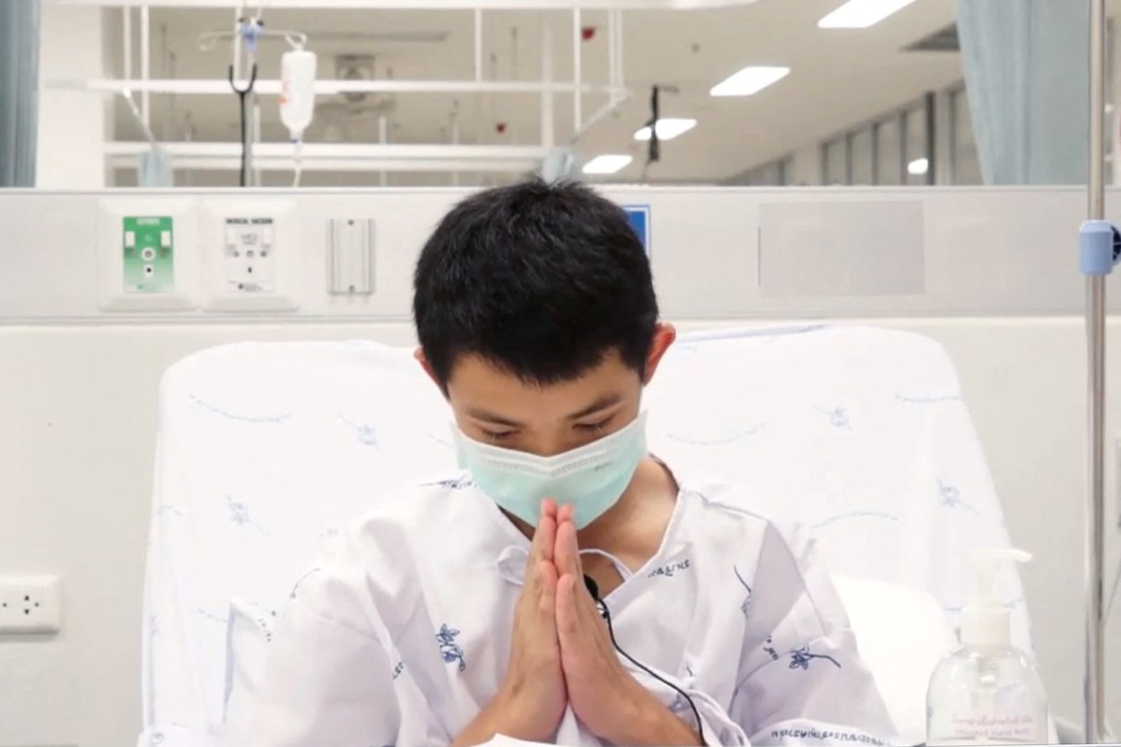 Băiatul care a supraviețuit unei inundații masive într-o peșteră din Thailanda a murit