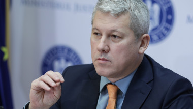 Ministrul Justiţiei, Cătălin Predoiu, susţine o conferinţă de presă la Bucureşti, pe 23 noiembrie 2022.