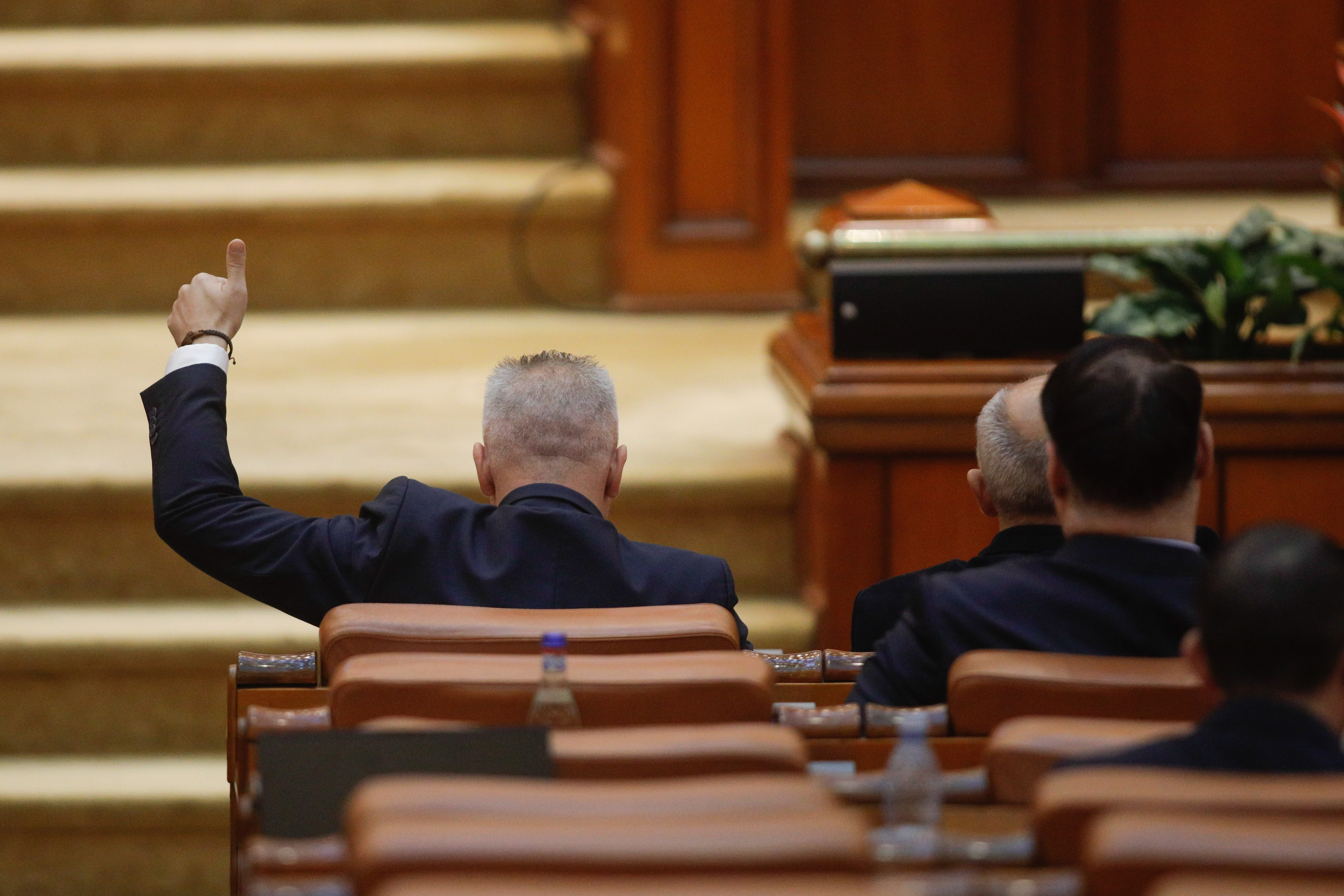 Deţinerea de droguri de risc se va pedepsi cu închisoare între 3 şi 10 ani. Proiectul a fost aprobat de Camera Deputaţilor