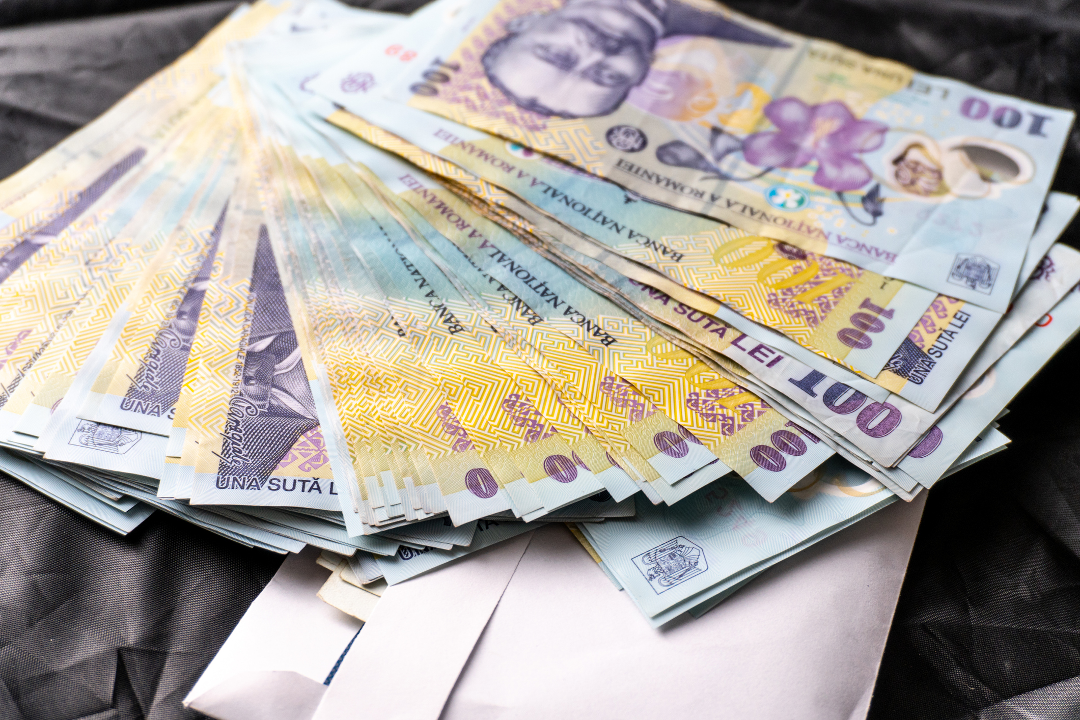 O bancă din România a acceptat să șteargă peste 90.000 de euro din datoria unui client