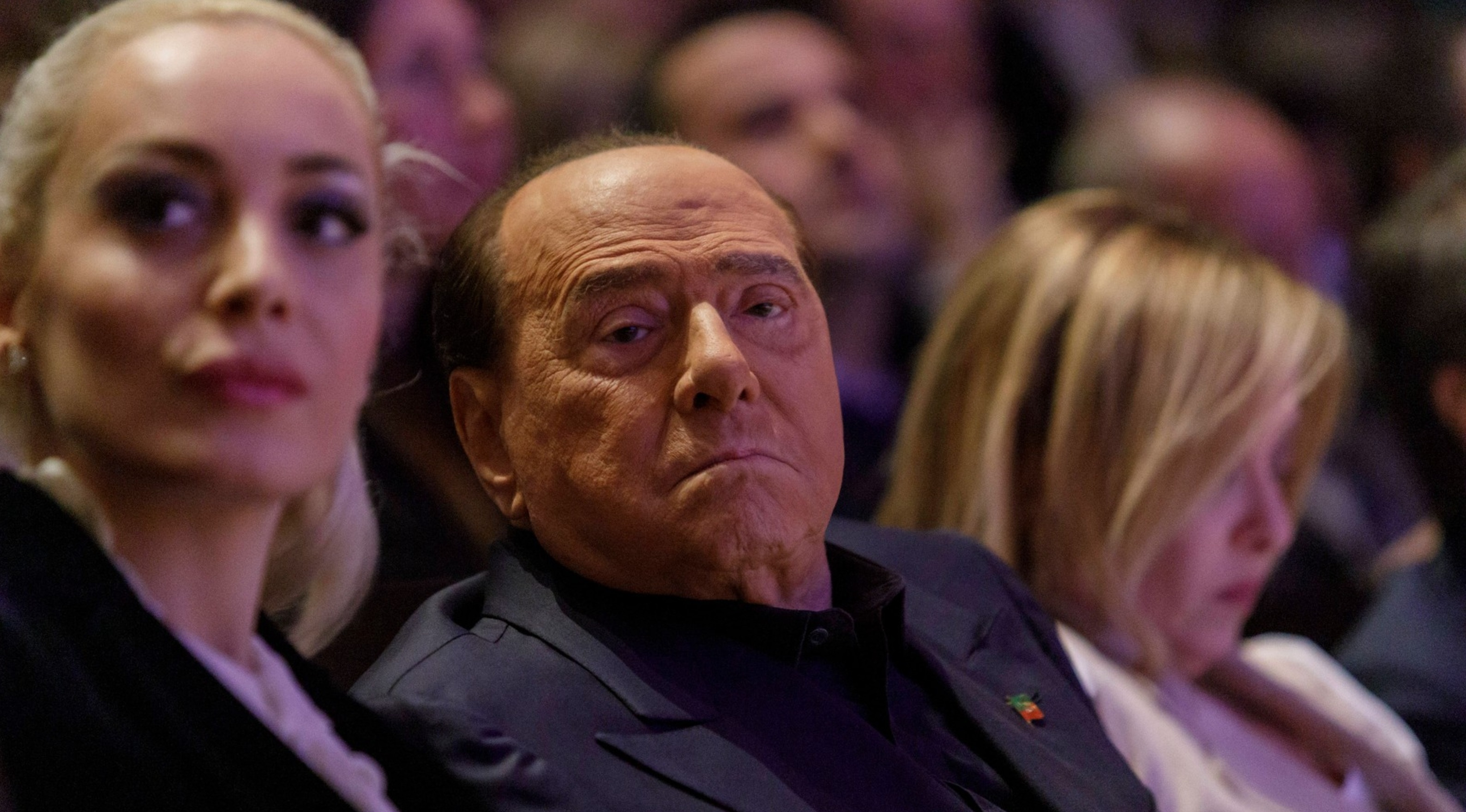 Medicul curant al lui Berlusconi: Răspunde bine la tratament, dar se află într-o situaţie „dificilă”