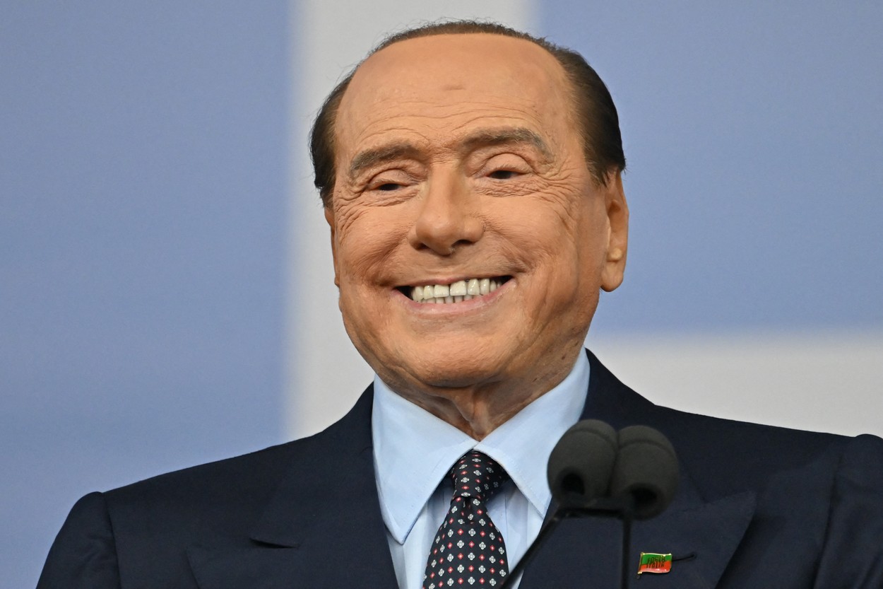 Silvio Berlusconi a murit