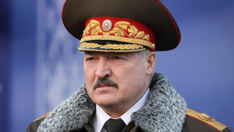 Preşedintele Belarusului, Aleksandr Lukaşenko, îmbrăcat în uniformă militară