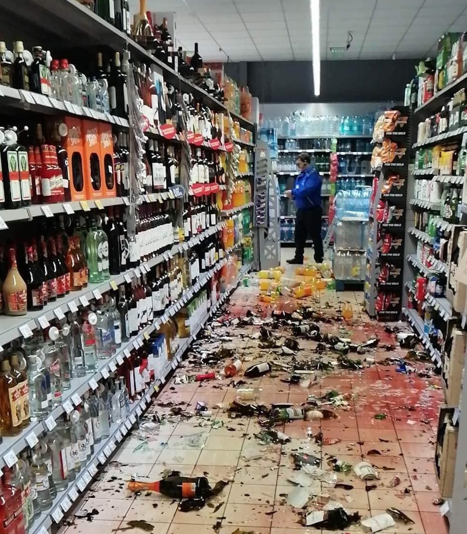 Speriați de cutremure, mulți locuitori din Târgu Jiu au plecat spre zonele rurale. Primarul: Parcările sunt pe jumătate goale