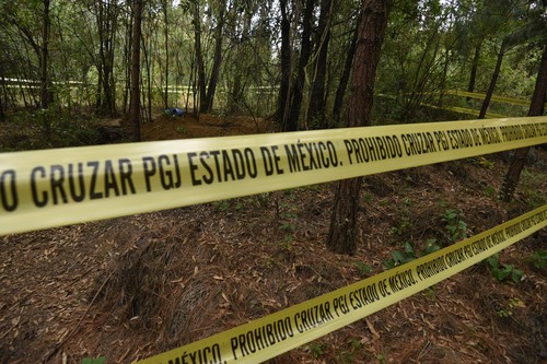 Peste 30 de cadavre au fost găsite în două gropi comune în Mexic. Autorităţile fac demersuri pentru a le identifica