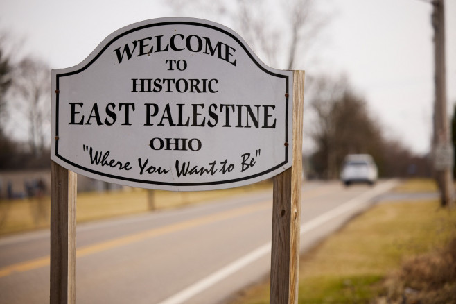 semn intrare East Palestine Ohio