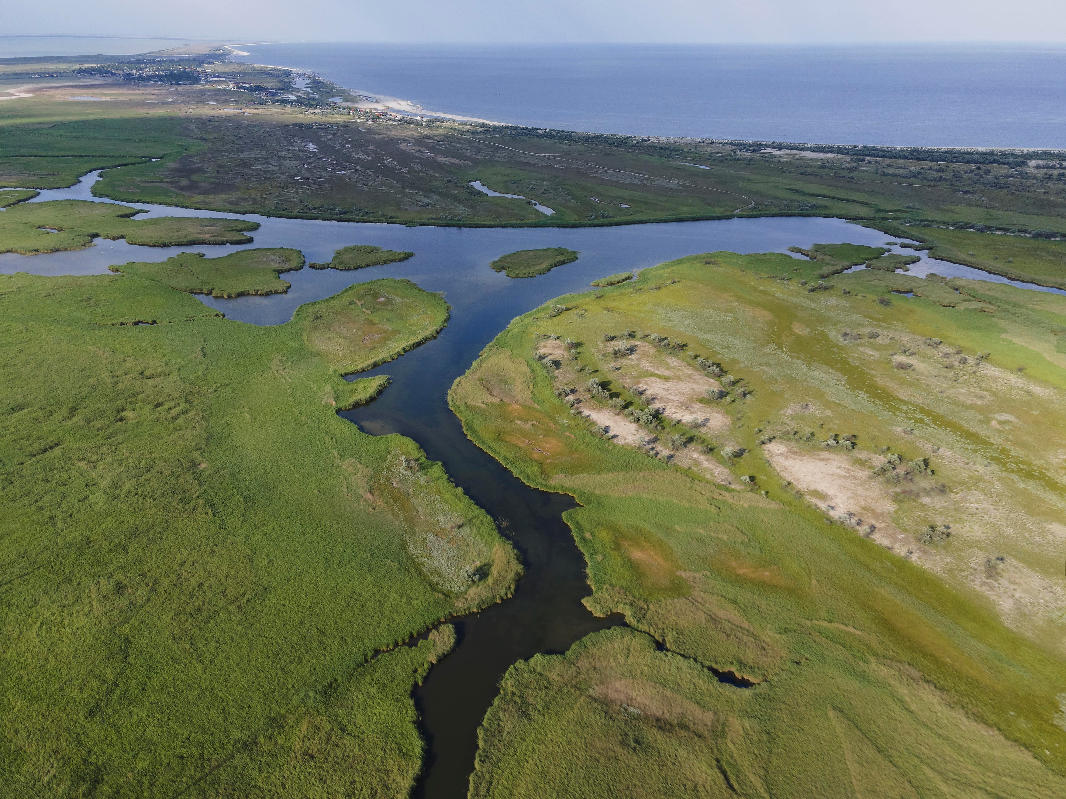 Canalul Bâstroe a fost adâncit până la 6,5 metri, anunță Kievul. „Continuăm lucrarile de dragare în partea ucraineană a Dunării”