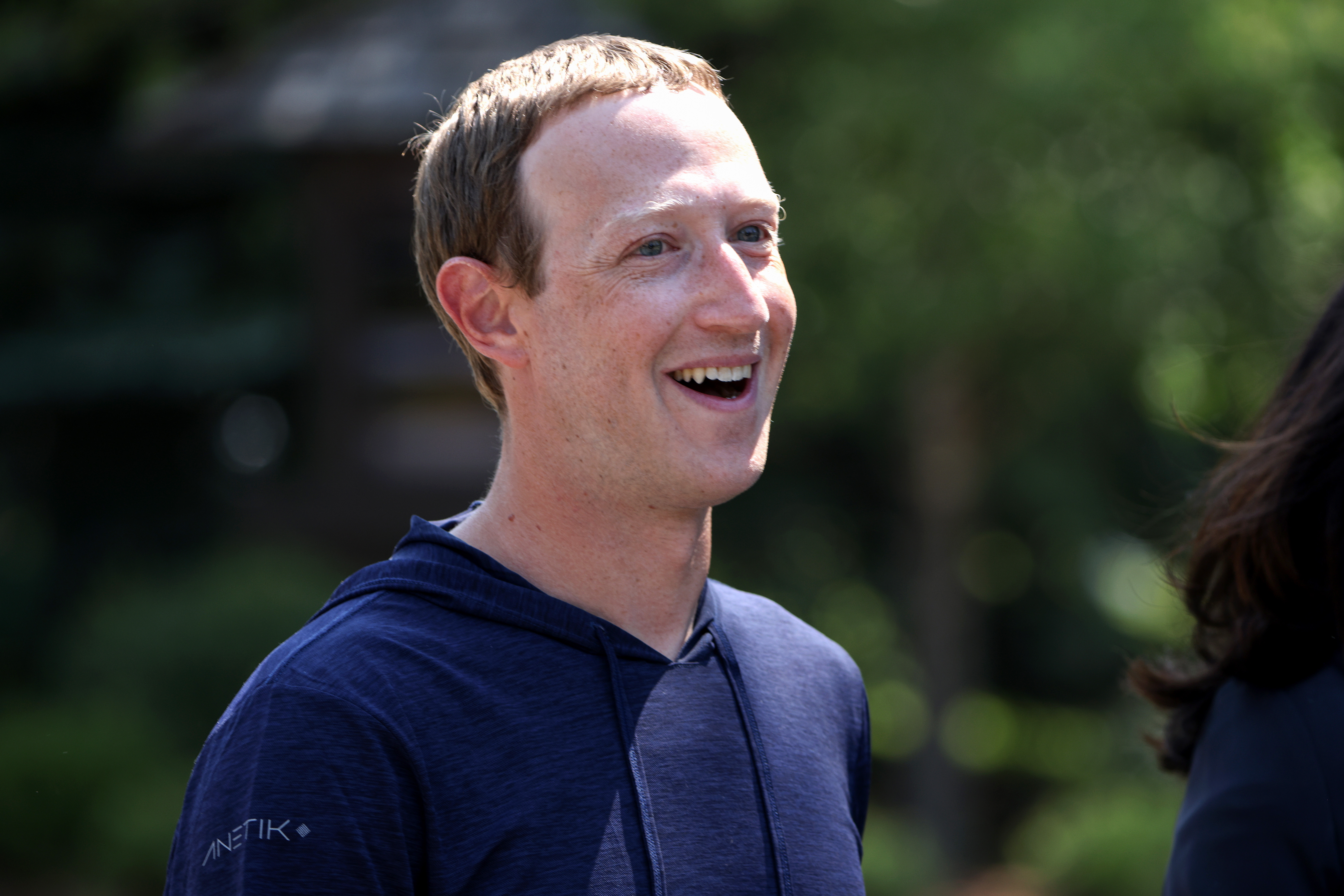 Mark Zuckerberg preia ideea lui Elon Musk și va impune taxă pentru bifa albastră pe Facebook