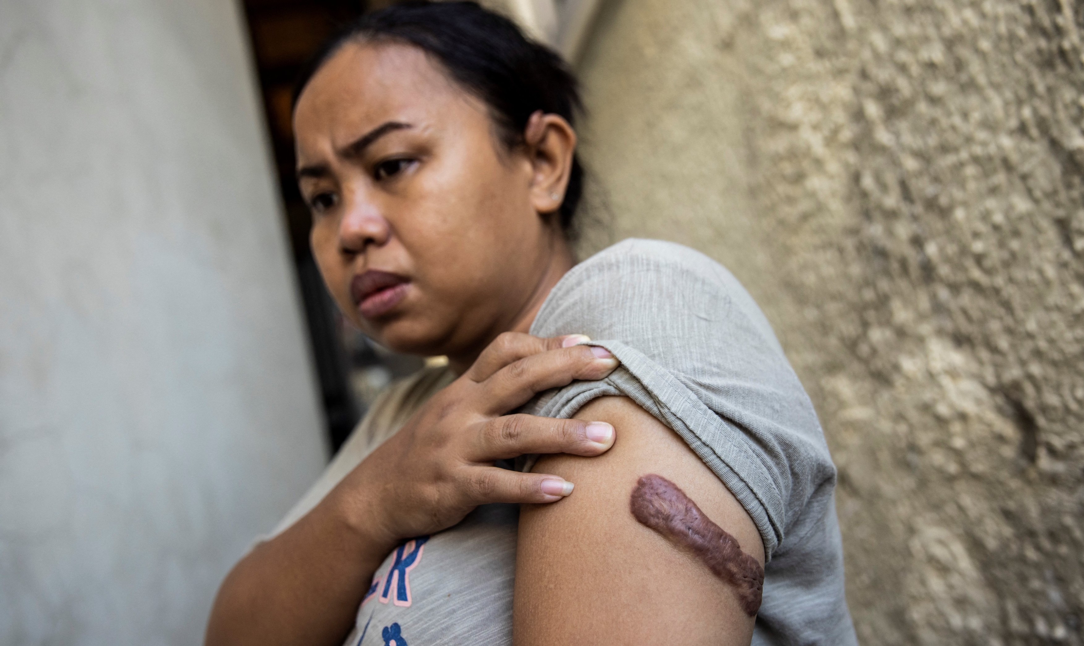 O menajeră indoneziană a primit despăgubiri peste 100.000 euro, pentru că a fost torturată de angajatori în Hong Kong