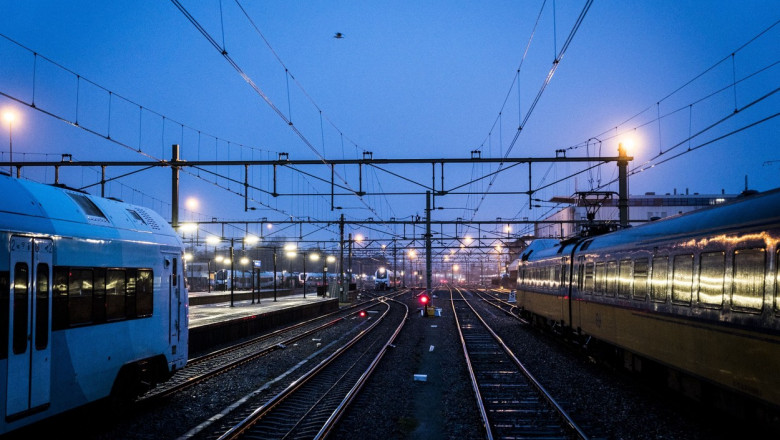 gara trenuri și cablurile de înaltă tensiune