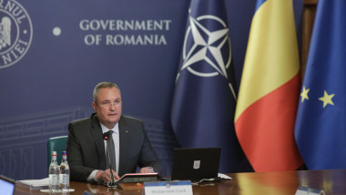Nicolae Ciucă, premierul României, în timpul unei şedinţe de guvern.