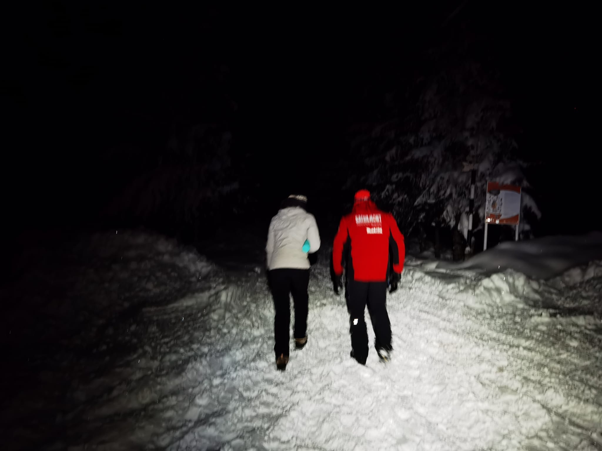 O turistă din Elveția s-a rătăcit în Bucegi și a umblat ore în șir prin zăpadă până la genunchi