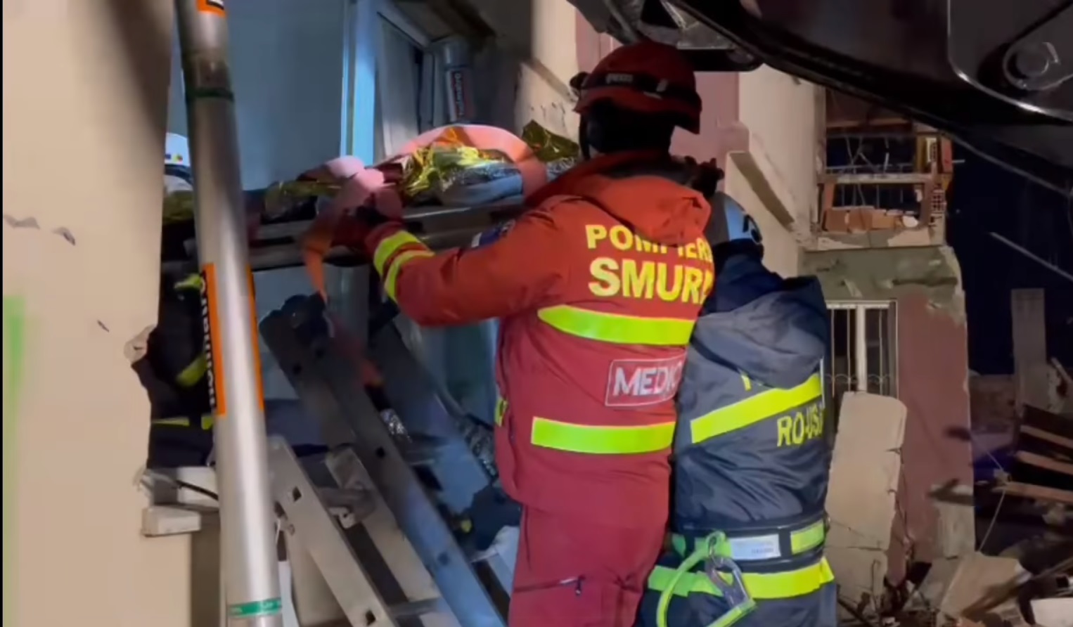 Un sirian mulțumește echipei SMURD din România pentru că i-a salvat fratele de sub dărâmături. ”Ați fost puternici”