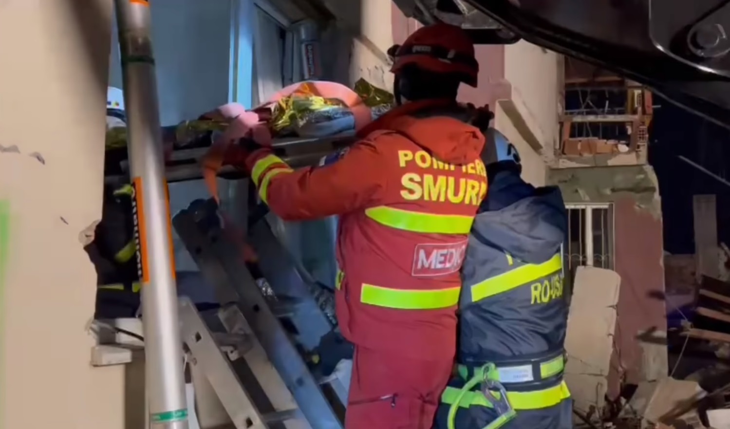 Un sirian mulțumește echipei SMURD România pentru că i-a salvat fratele de sub dărâmături. ”Ați fost puternici”