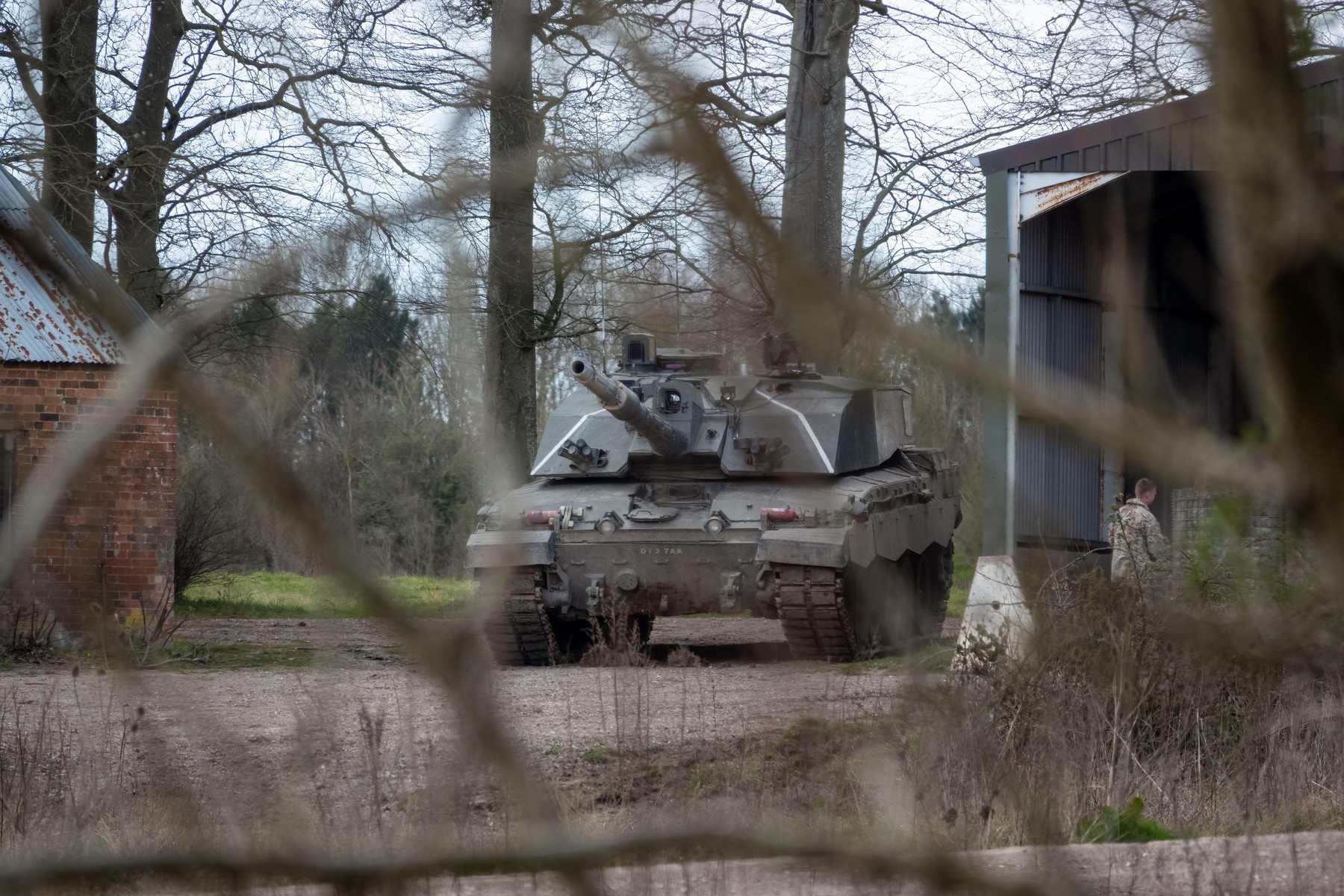 Arme și vehicule militare britanice ar putea fi fabricate în Ucraina sub licență