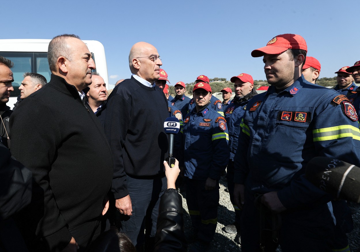 Ministrul de externe grec a mers în Turcia. Este prima vizită a unui oficial european în țara devastată de cutremur