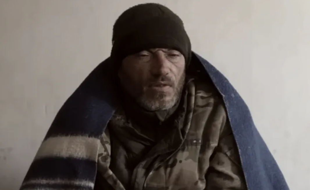 Un mercenar Wagner a fost executat cu barosul pentru că a încercat să fugă de război. Filmarea a fost distribuită pe o rețea socială