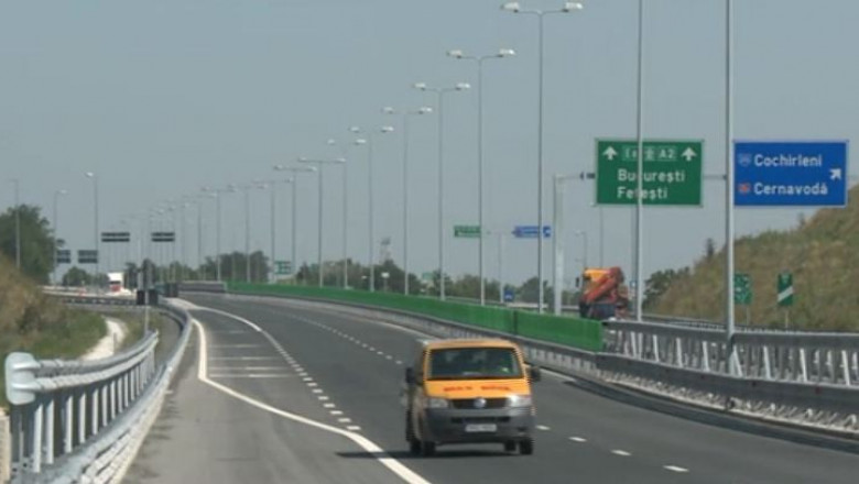 Șofer amendat şi lăsat fără permis după ce a întors camionul pe autostrada A2 şi a mers pe contrasens