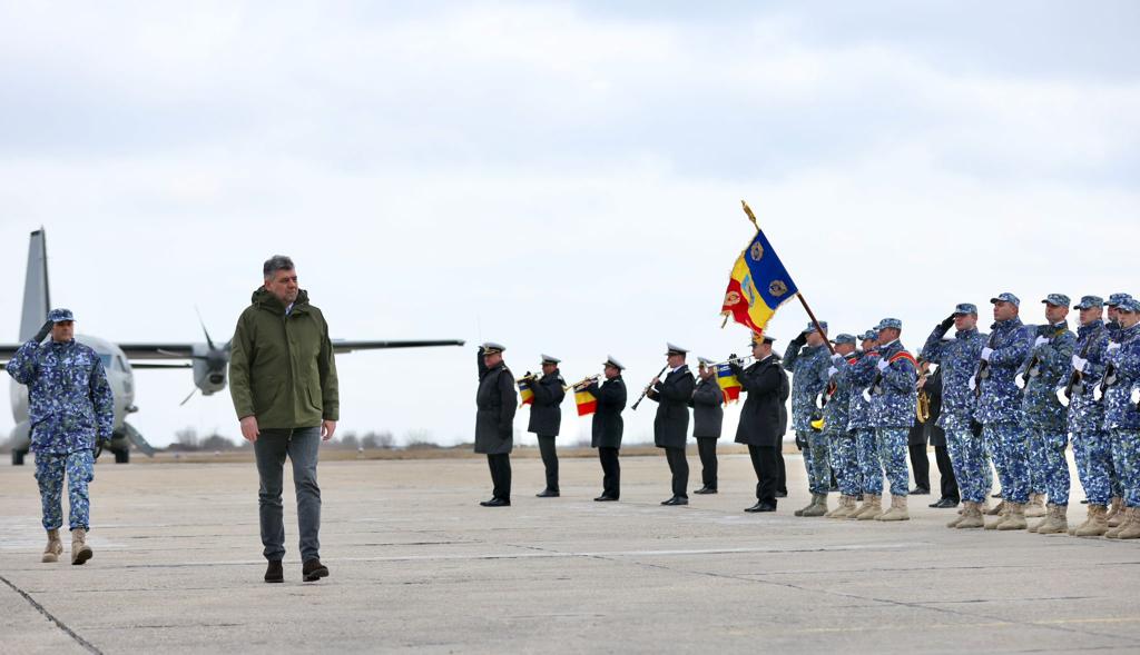 Marcel Ciolacu, după ce a vizitat trupele staţionate la Baza 57: Este răspunsul lumii libere în faţa agresiunii unui tiran nebun