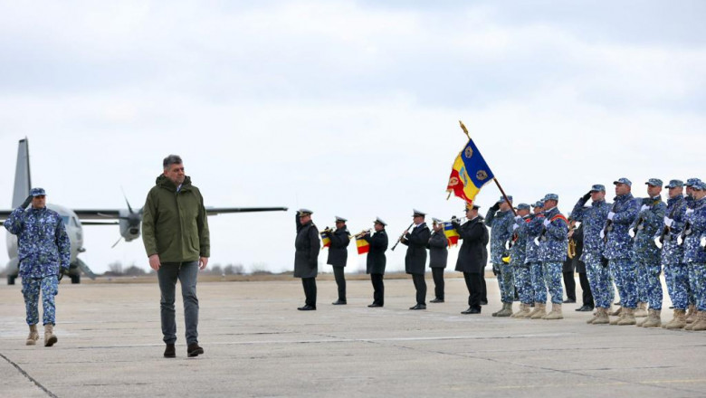 Preşedintele Camerei Deputaţilor, Marcel Ciolacu, vizitează Baza 57 Aeriană "Mihail Kogălniceanu" pe 24 februarie 2023.