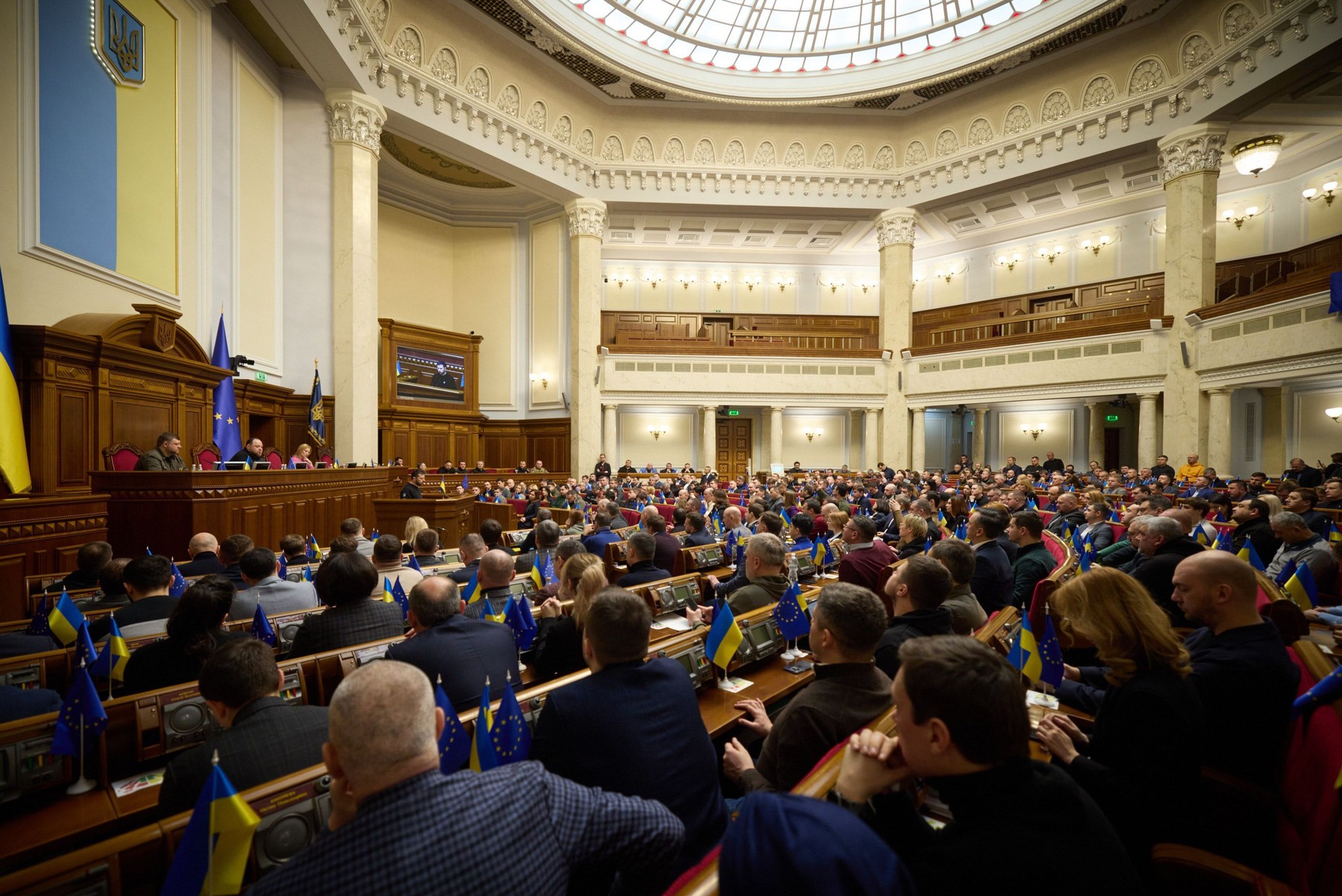 Parlamentul Ucrainei aprobă restabilirea independenţei instituţiilor anticorupţie, după zile de proteste și critici din partea UE